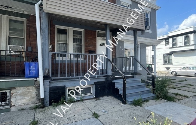 131 W HANSBERRY ST