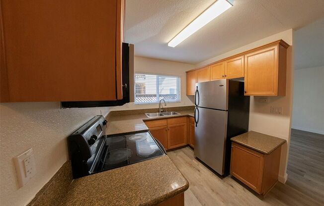 2BR/1BA Clairemont Condo Freshly Painted, New Vinyl Plank Flooring Throughout Patio, 1 Parking Space