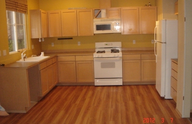 Woodinville Greenbrier. 4 bed 2.5 bath. 2 car garage. 1780 square feet