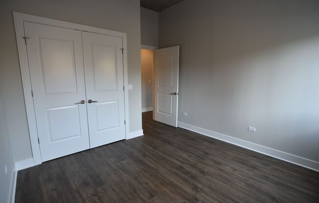 2 beds, 1 bath, 999 sqft, $4,000, Unit 3833-215