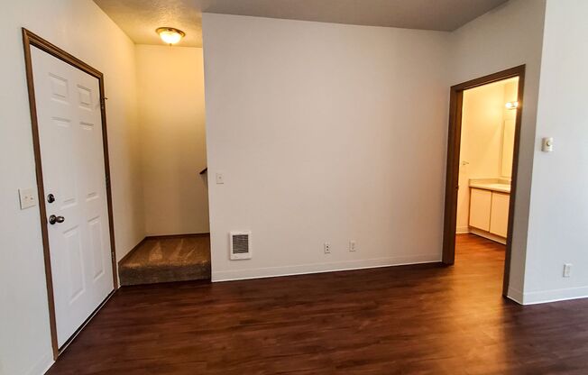 2 beds, 1.5 baths, 896 sqft, $1,450, Unit 638 LaSalle Street #3