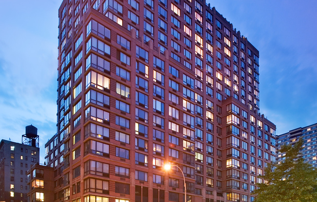 2 beds, 2 baths, $8,325, Unit 12T