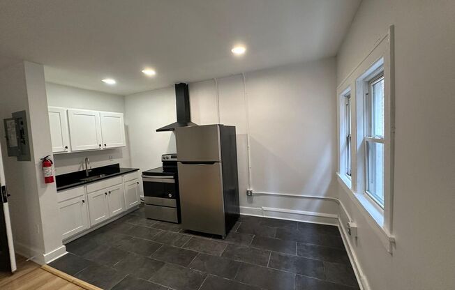 Studio, 1 bath, 500 sqft, $895, Unit Unit 203