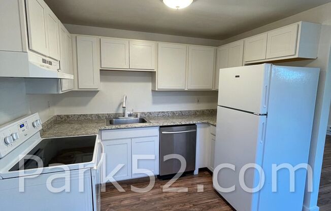 2 beds, 1 bath, $1,395, Unit 14424-1