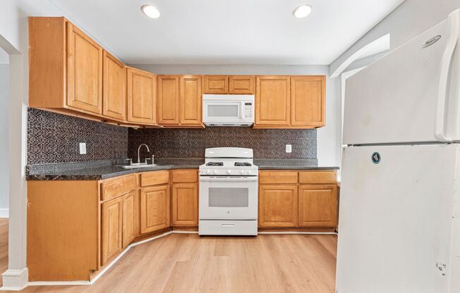 ⭐⭐⭐UPDATED 3 BEDROOMS AND 1BATH HOME WITH FINISHED BASEMENT WITH BONUS ROOM