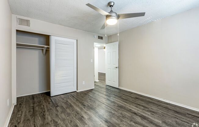 2 beds, 1 bath, 900 sqft, $1,649, Unit 4000-16