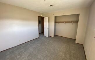 2 beds, 1 bath, $825, Unit 6