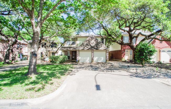 Great 4 bed 2.5 bath on Greenbelt