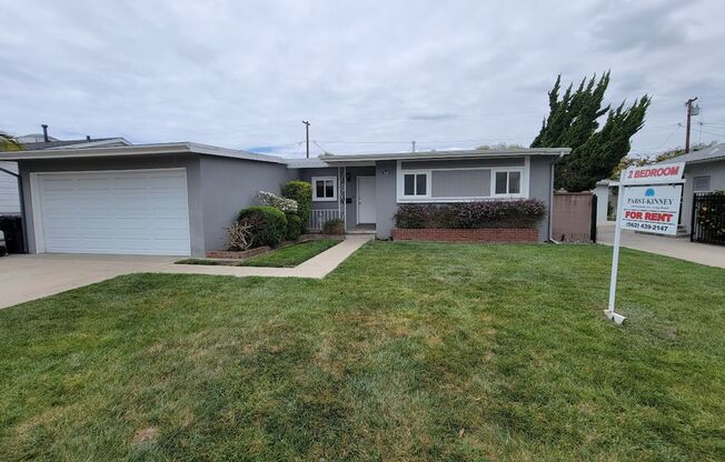 SPACIOUS 2BD/2BA WITH GARGE, LAUNDRY AND FRONT AND BACK YARD