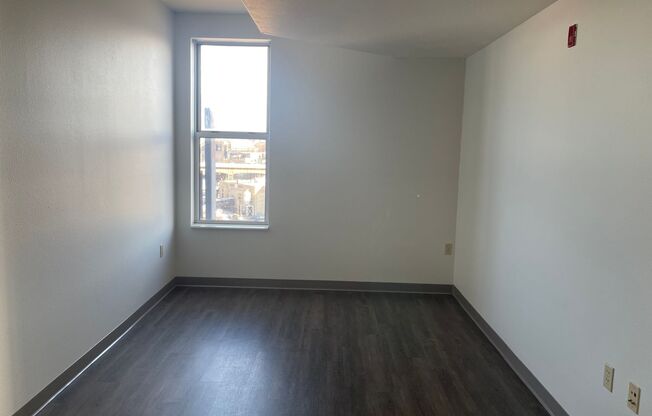 2 beds, 1 bath, 990 sqft, $1,800, Unit 201