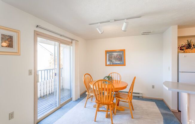 2 beds, 1 bath, 902 sqft, $1,165, Unit 126