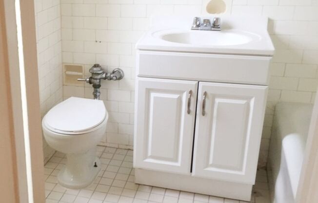 Studio, 1 bath, 240 sqft, $1,100, Unit 212A