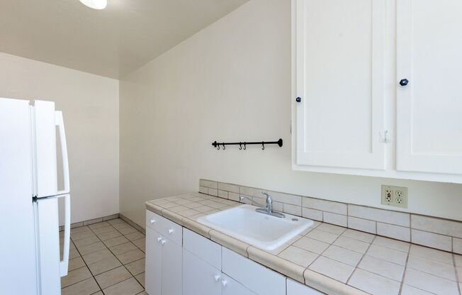 Studio, 1 bath, 370 sqft, $1,737