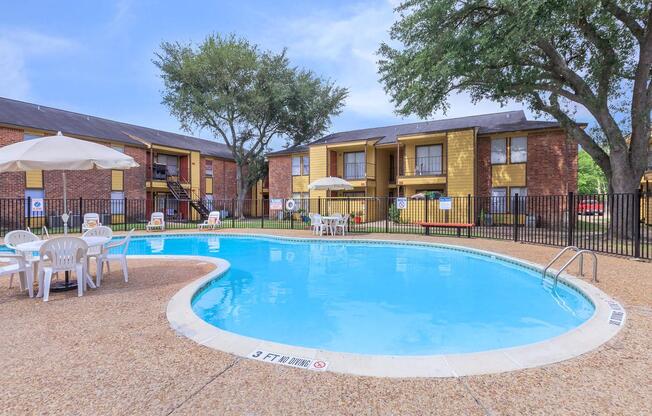 a group of lawn chairs sitting on top of a swimming pool