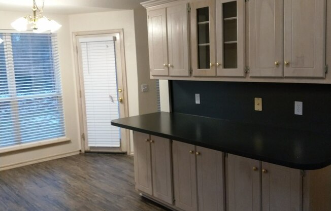 Very nice 3 bed + office, in Berkley Addition in west Norman!