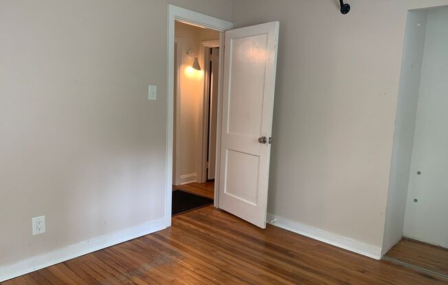 2 beds, 1 bath, $1,395