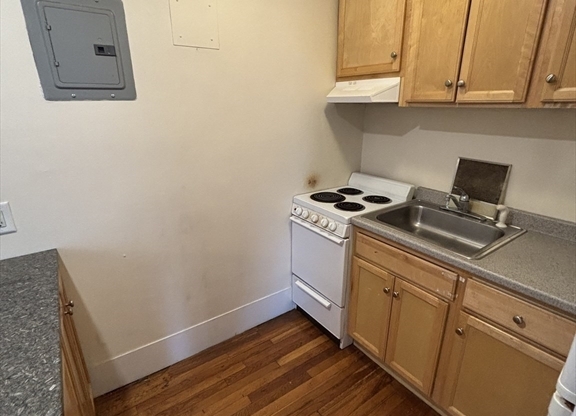 1 bed, 1 bath, 650 sqft, $1,900, Unit 9