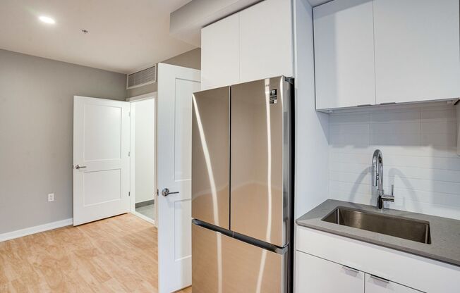 Studio, 1 bath, 504 sqft, $2,495, Unit 421