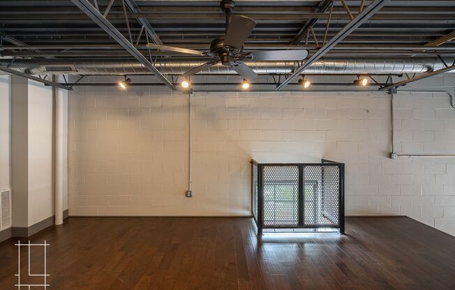 2 beds, 2 baths, $2,300, Unit 727 N. 4th St. Apt. 101