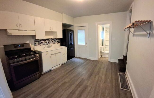 2 beds, 1 bath, $1,225