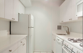 Studio, 1 bath, $3,400, Unit 2B