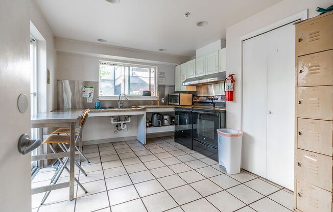 Cozy Studios in the U District