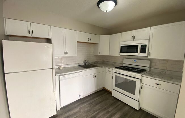 2 beds, 1 bath, 700 sqft, $695, Unit 1215 18th St #07