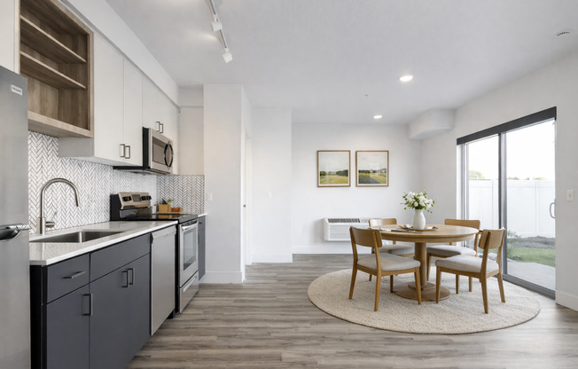2 beds, 2 baths, 840 sqft, $1,650, Unit 5510-301