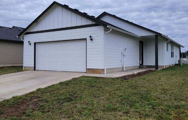 Winlock Newer Construction Home for Lease - 604 Roundtree Blvd
