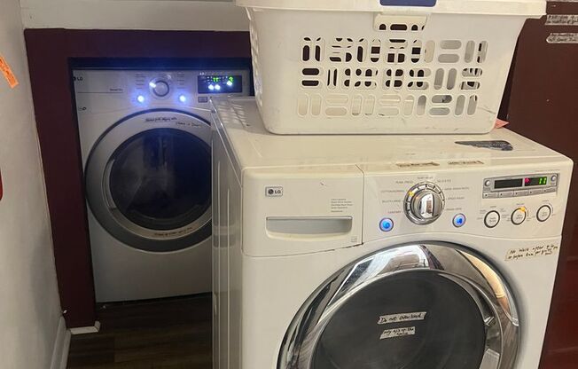 2 beds, 1 bath, $1,600, Unit 1R