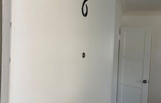 2 beds, 1 bath, $1,950, Unit 5940-6