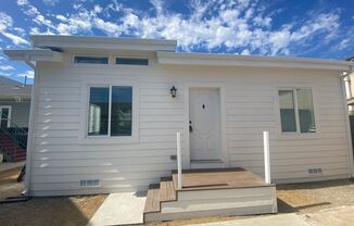 Downtown Ventura- One Bedroom Cottage