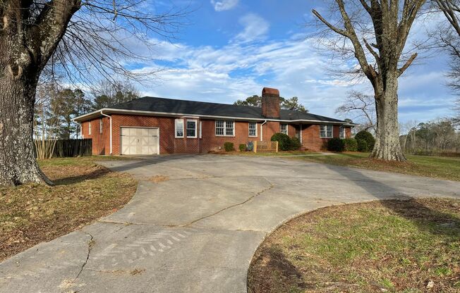 Executive 3/3 House in Coosa on Acreage $1,995