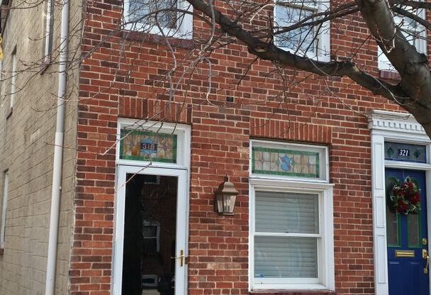 Exceptional Upper Fells 2bd/2ba End Rowhome w/ CAC & Rooftop Deck!--Available 4/14!