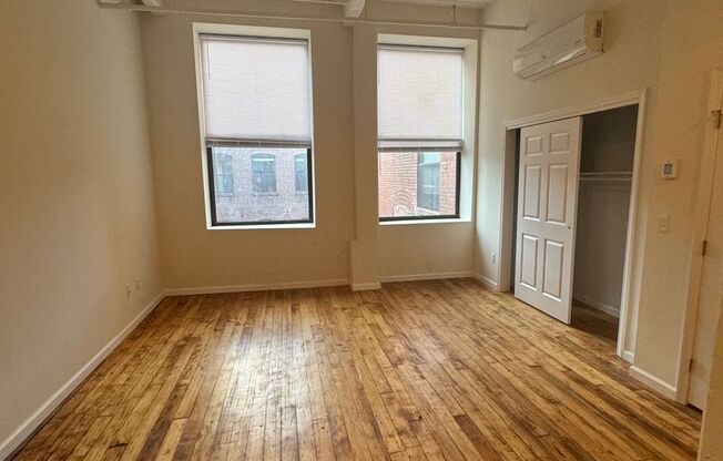 Studio, 1 bath, 450 sqft, $1,375, Unit 201