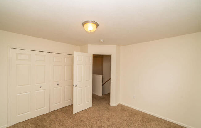 Plush Carpeting at Lynbrook Apartment Homes and Townhomes, Elkhorn