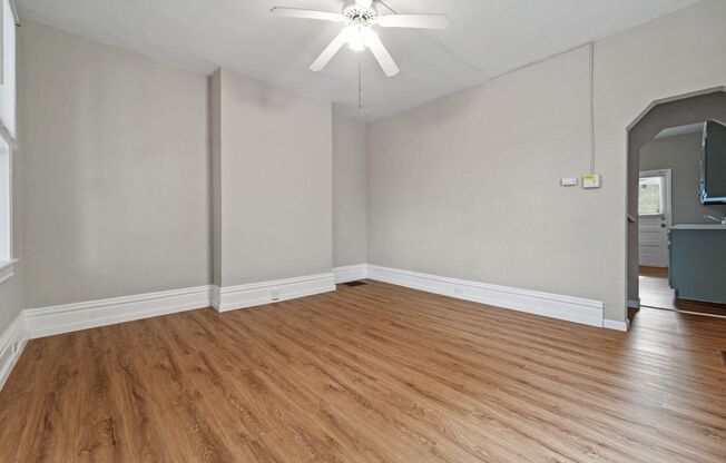 2 beds, 1 bath, $1,100