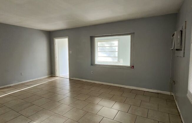2/1 St Pete Single Family Home !
