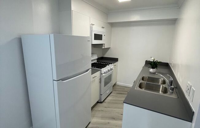 2 beds, 2 baths, 1,050 sqft, $3,295, Unit 122
