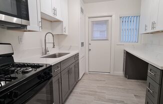 Remodeled 1 Bedroom Unit in Orange
