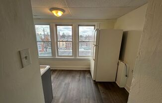 3 beds, 1 bath, $1,295, Unit 849 Apt 3