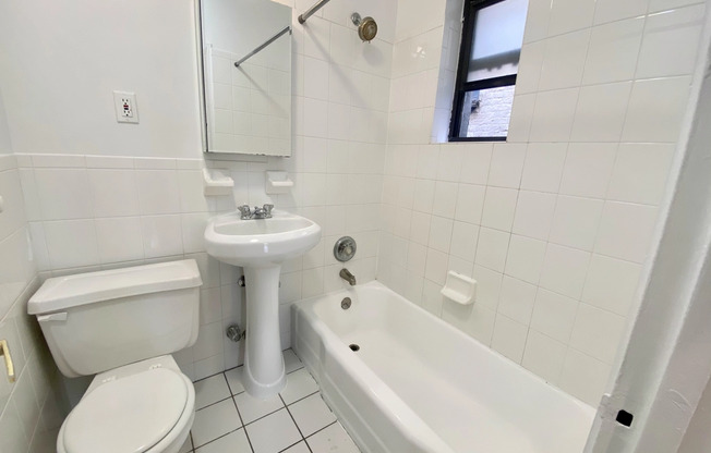 48 W 68th St