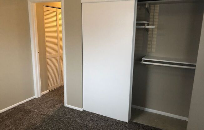 2 beds, 1 bath, 700 sqft, $800, Unit 2212 A