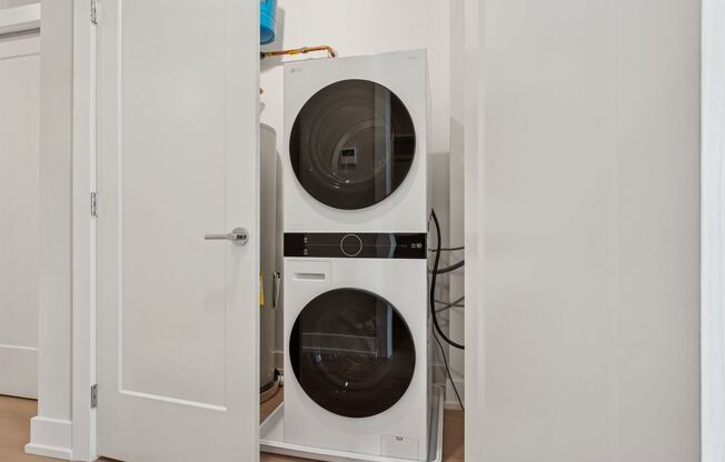 Studio, 1 bath, 398 sqft, $1,555, Unit Unit 734