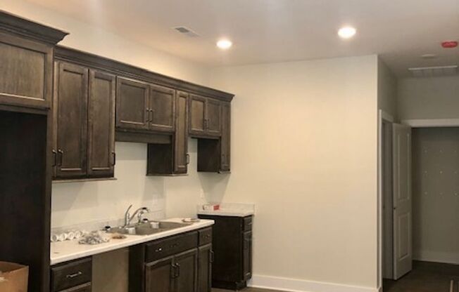 1 bed, 1 bath, 800 sqft, $745