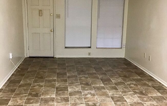 2 beds, 2 baths, 995 sqft, $800, Unit 14