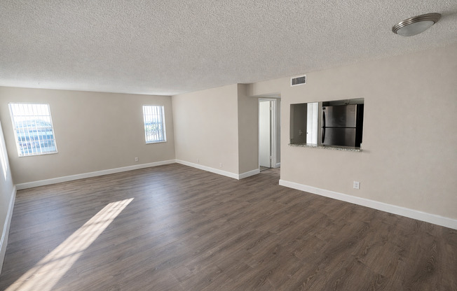 2 beds, 1 bath, 912 sqft, $1,950, Unit 537 - 301