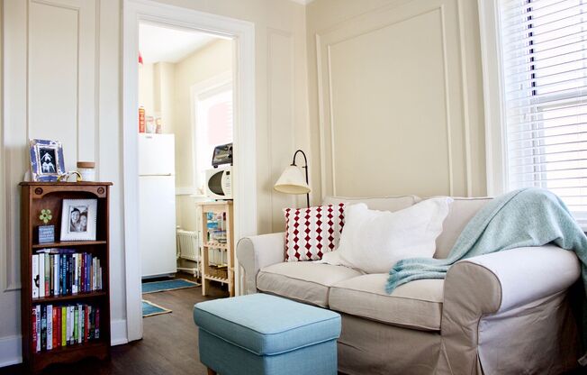 Studio, 1 bath, 300 sqft, $850, Unit 405