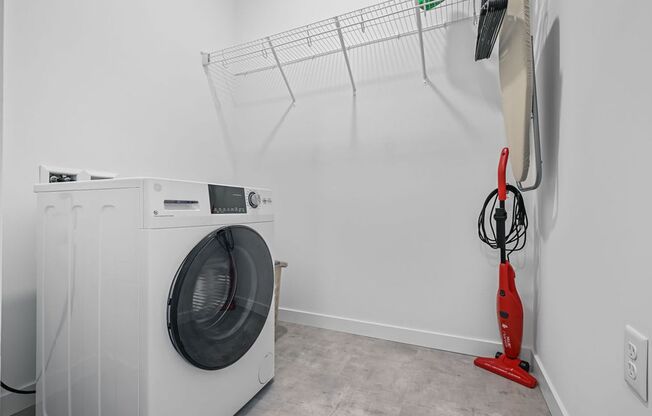 Studio, 1 bath, 380 sqft, $1,295, Unit 214