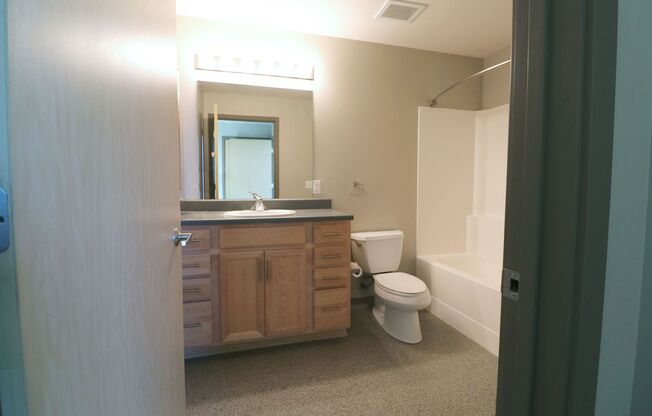 2 beds, 1 bath, 800 sqft, $1,400, Unit 2222-101